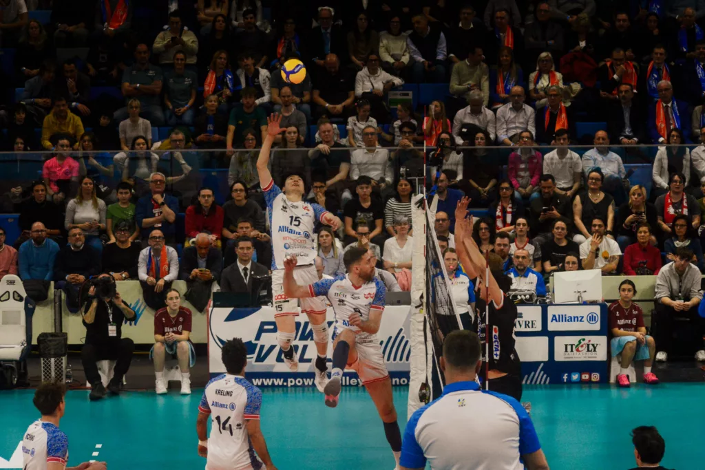 Otsuka (15) dell'Allianz Power Volley Milano in fase di attacco durante la finale di ritorno della CEV Challenge Cup 2026 contro il Lindemans Aalst all'Allianz Cloud di Milano