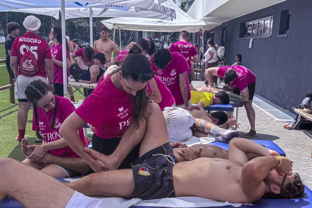Osteopati al lavoro al Milano Rugby Festival | © SportShots Magazine