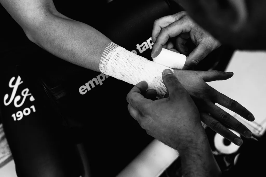 boxe, il rituale della fasciatura