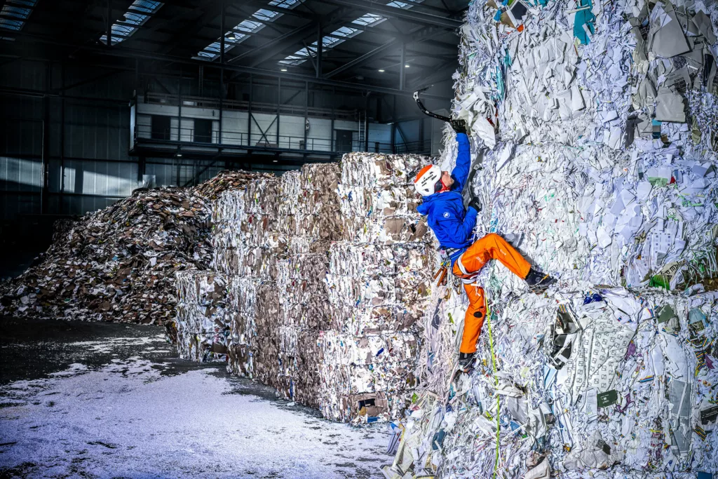 alpinista scala balle di macerie