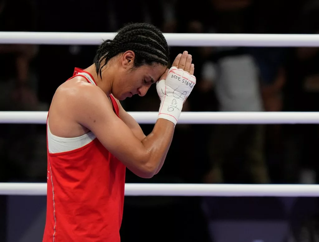 Imane Khelif in preghiera e ringraziamento