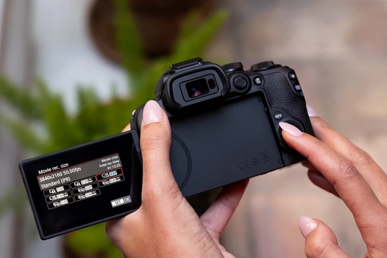 Canon R10: la mirrorless leggera (ma tosta) per iniziare con la fotografia sportiva