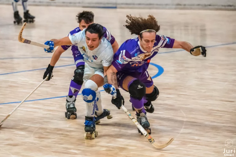 L’hockey su pista a Viareggio: la passione raccontata dagli scatti di Yuri Chiari