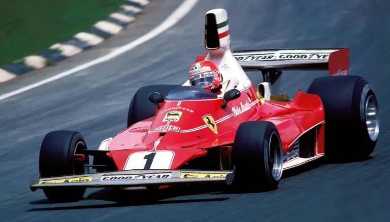 Niki Lauda vince a Monza nel 1977
