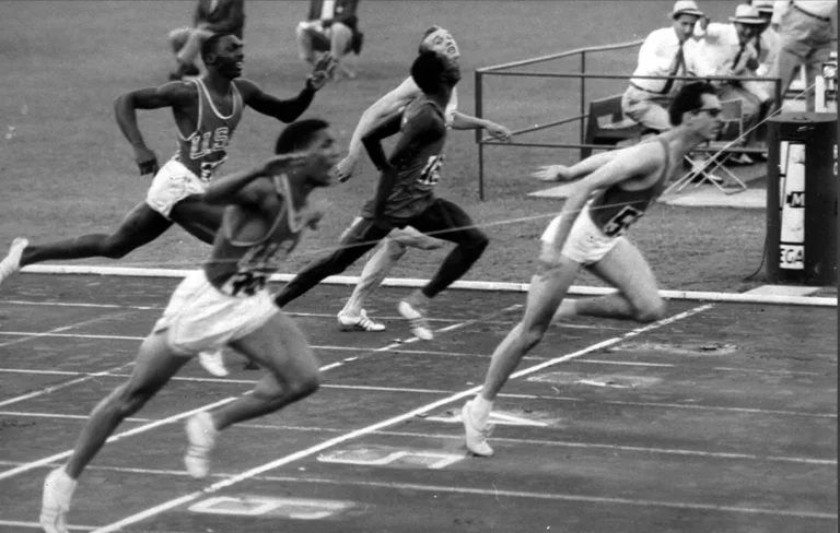 Livio Berruti vince alle Olimpiadi di Roma
