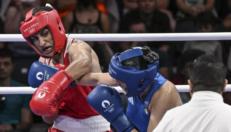 Imane Khelif su ring con l'italiana